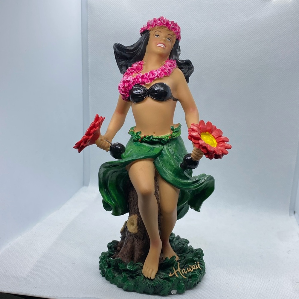 Hawaii woman with flowers figurine statue 7”